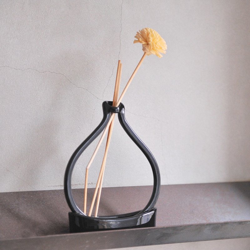 【Miccudo】 | 空气花瓶 | 亮黑色 另有亮白色 设计礼 陶瓷品 装饰花器 - 摆饰 - 瓷 