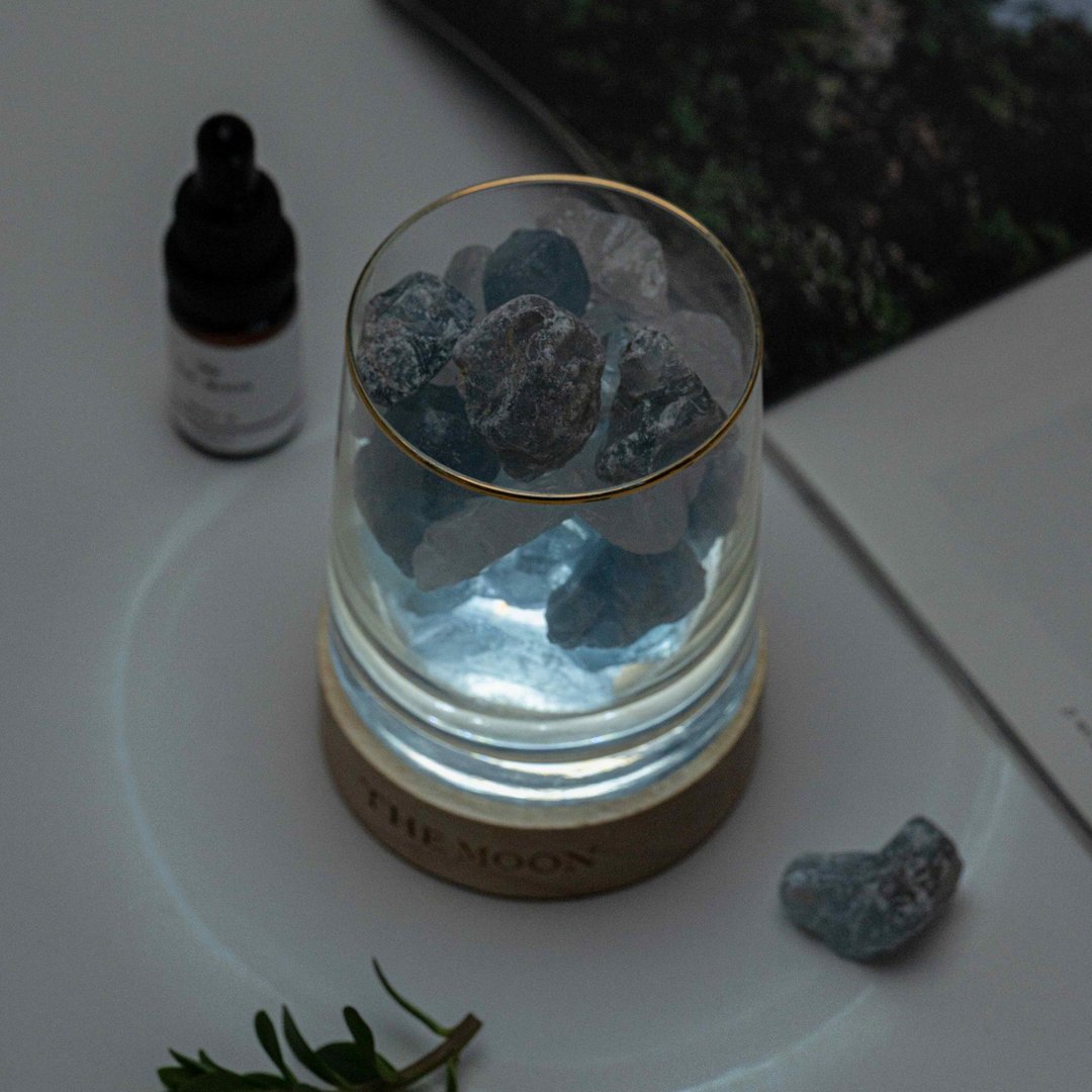 *新礼盒包装*THE MOON 蓝水晶扩香灯 // 纾压X勇敢 - 香薰/精油/线香 - 水晶 蓝色