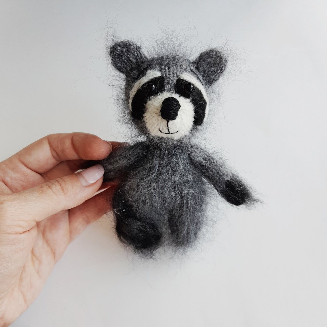 Raccoon toy knitting pattern. PDF + Video - 手工艺教程/工具书 - 其他材质 