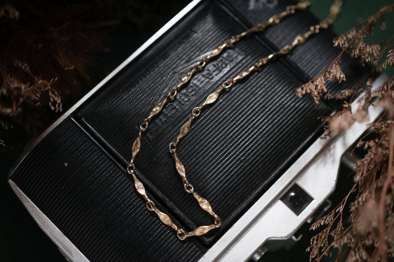 【古董饰品/西洋老件】INTAGE NAPIER金色细致花纹简约古着项链 - 项链 - 其他金属 金色