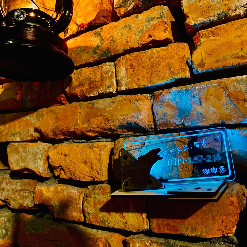 赛博庞克风格 LED 原木发光临停牌 SET 1 - 摆饰 - 压克力 