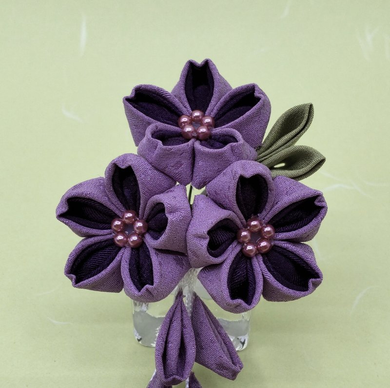 【优惠30%】Tsumami Zaiku 古布樱花发簪 浓紫色 适合赏花配戴 - 发饰 - 丝．绢 紫色