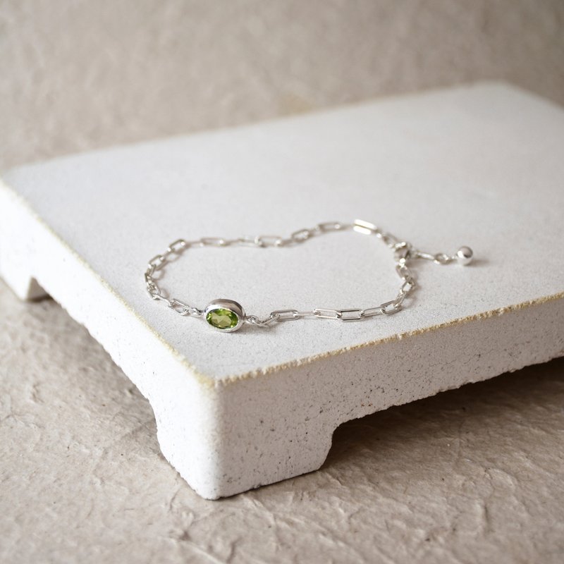 简约淡绿色刻面橄榄石配925银手链 // 八月份生日石 - 手链/手环 - 宝石 绿色