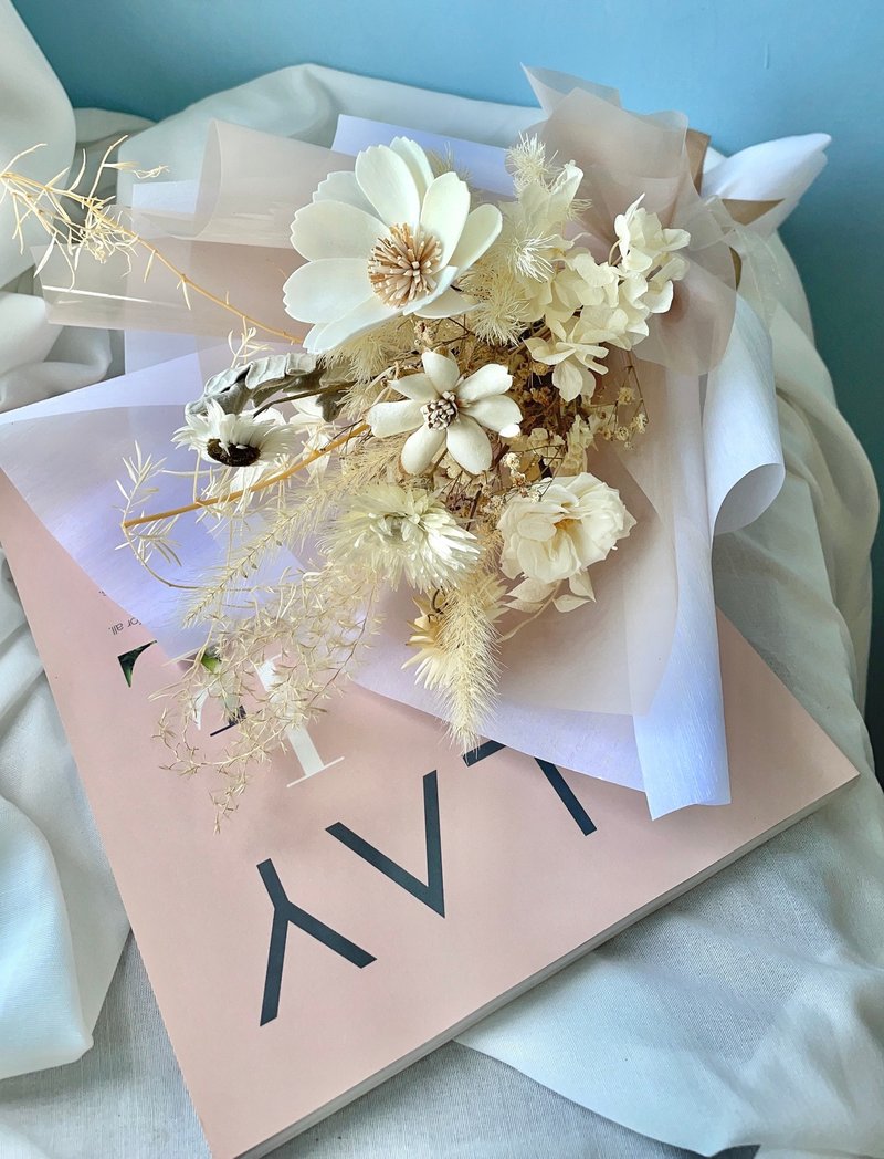 Go with the Flow 永生花束-纯白无瑕 - 干燥花/捧花 - 植物．花 白色