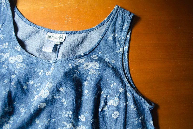 浅蓝白花.牛仔丹宁印花无袖伞洋装 | vintage莞洱古着 - 洋装/连衣裙 - 棉．麻 