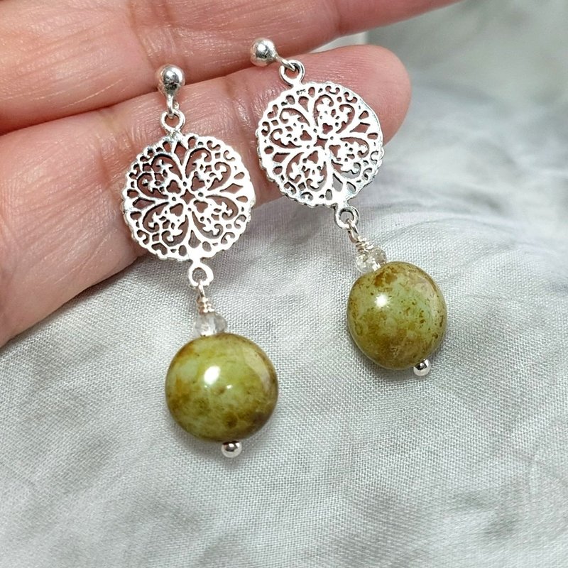 耳环 天然海蓝宝 捷克琉璃圆扁珠 925 银饰 (无耳洞者可改耳夹式) - 耳环/耳夹 - 琉璃 