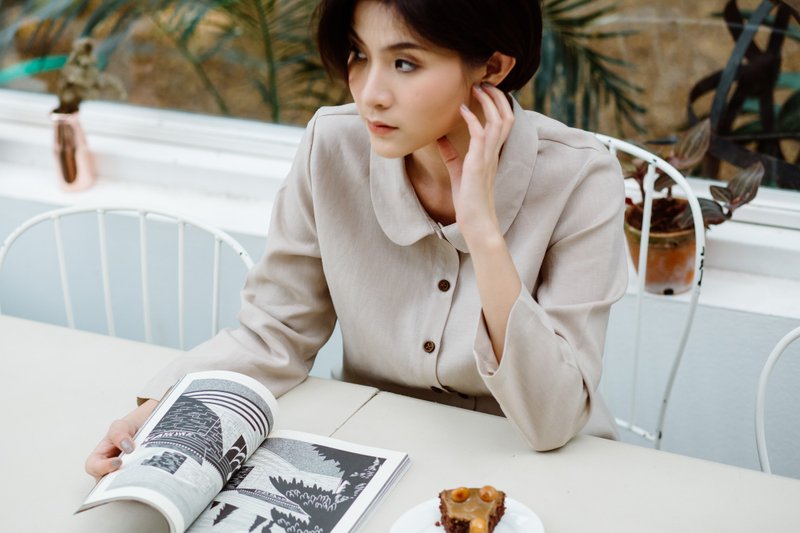 复古亚麻制彼得潘领衬衫-米色 - 女装衬衫 - 其他材质 卡其色