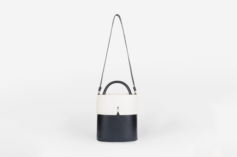 Gaia Bucket Bag 素皮革 水桶包 手提包 侧背包 黑色x米白色 - 侧背包/斜挎包 - 人造皮革 黑色