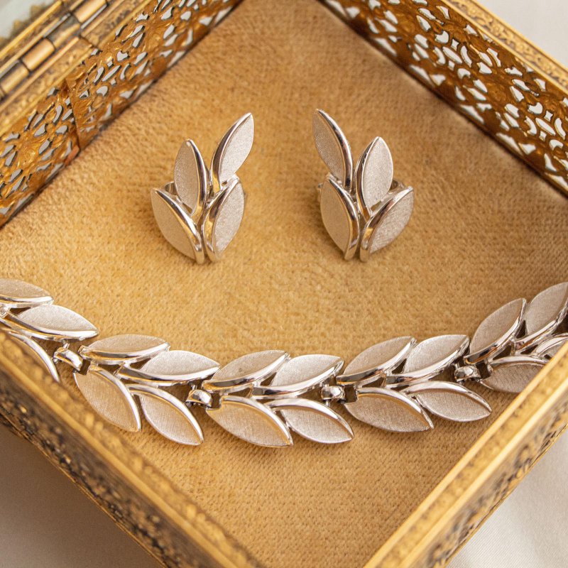 美国Trifari品牌古董 细刷纹月桂叶片 手链耳夹套组 - 手链/手环 - 其他金属 银色