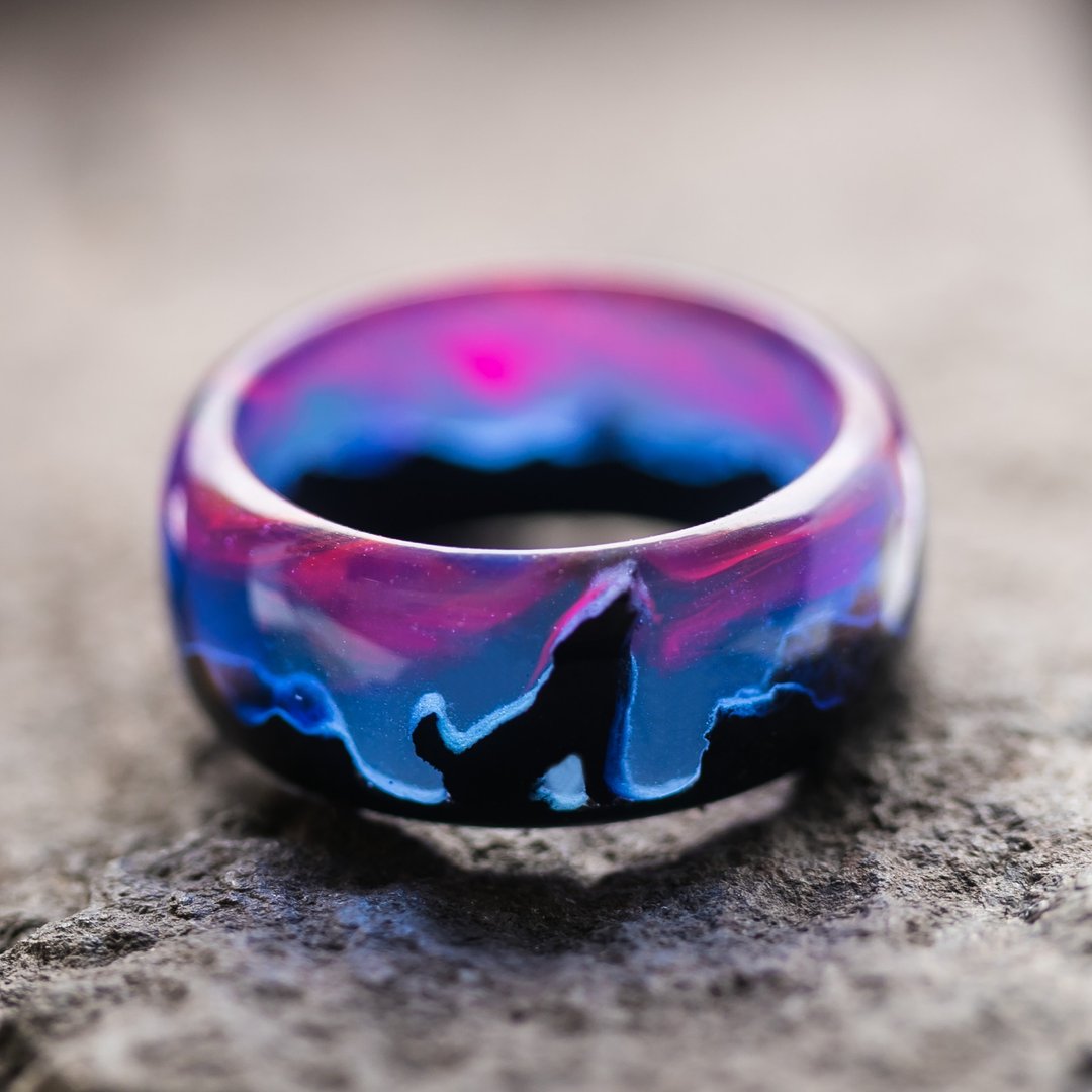 Animal ring for women jewelry wood resin ring Black Wolf Engagement wood rings - 戒指 - 树脂 蓝色