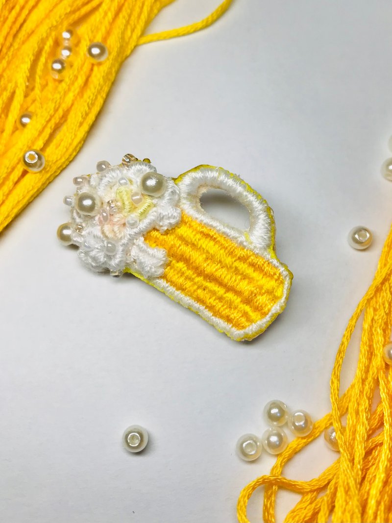 【微醺时刻】手工刺绣绵密泡泡啤酒别针B款/节日生日/手作礼物 - 徽章/别针 - 绣线 黄色