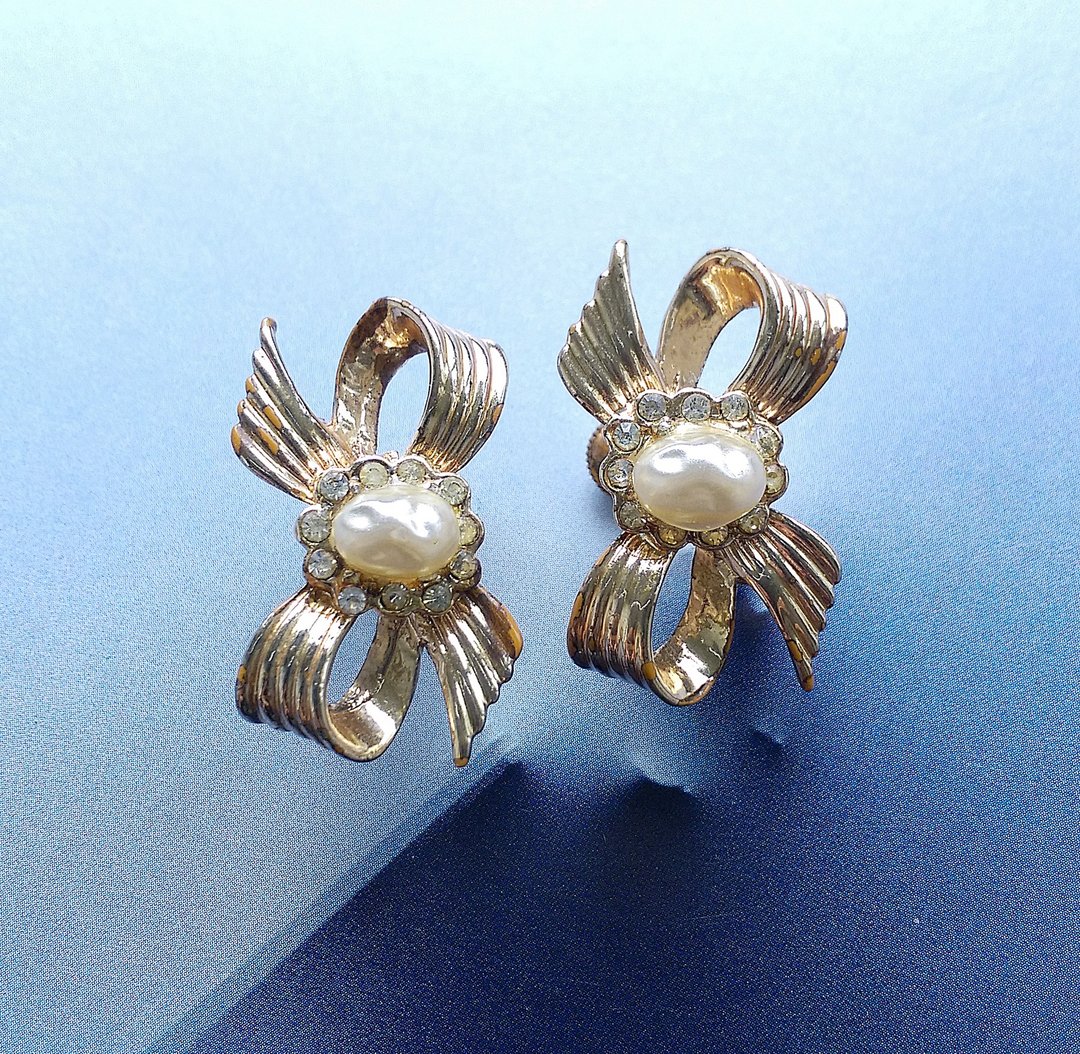 Vintage Jewelry 西洋古董饰品 CORO 可爱蝴蝶结缎带 栓式耳环 - 耳环/耳夹 - 其他金属 金色