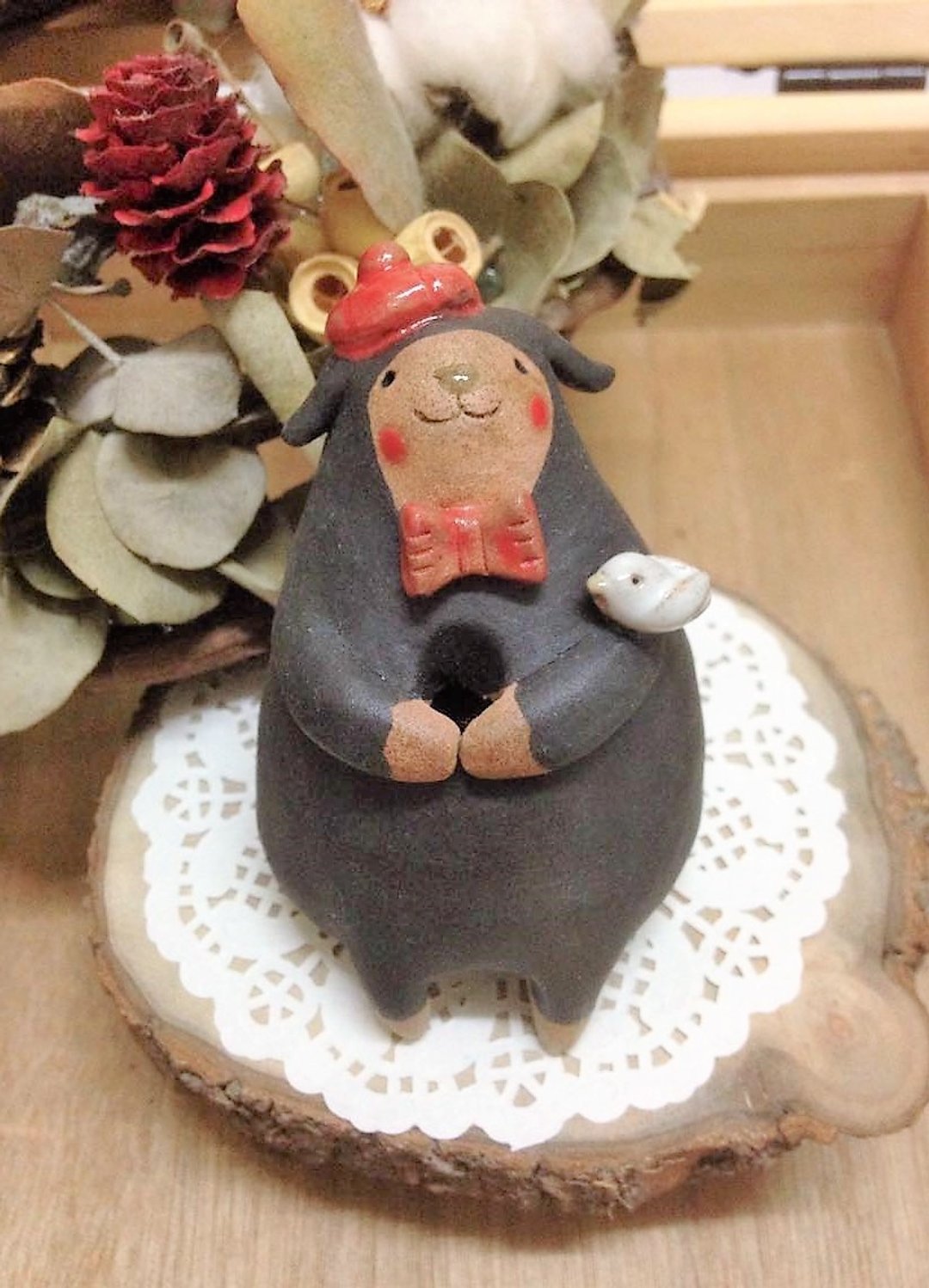 红色贝雷帽小黑羊 陶偶花器 - 花瓶/陶器 - 陶 多色
