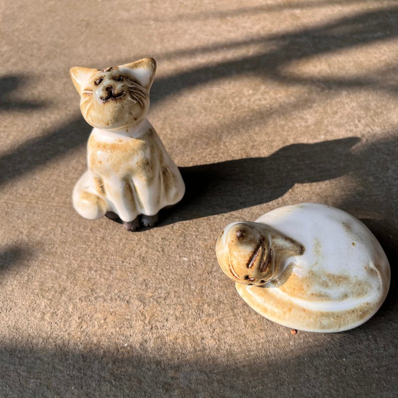 脸黑黑的猫 / 陶偶 - 摆饰 - 陶 白色