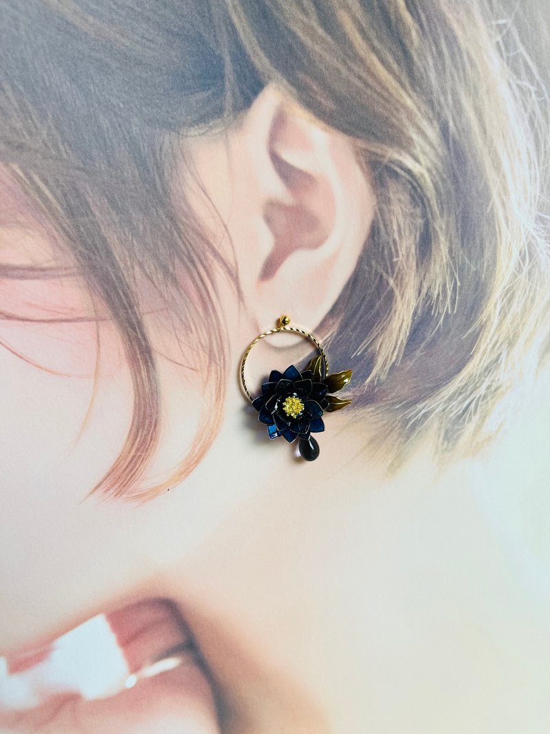 新品 圣诞玫瑰 深蓝色【Pinkoi 实体活动预购商品】 - 耳环/耳夹 - 其他金属 