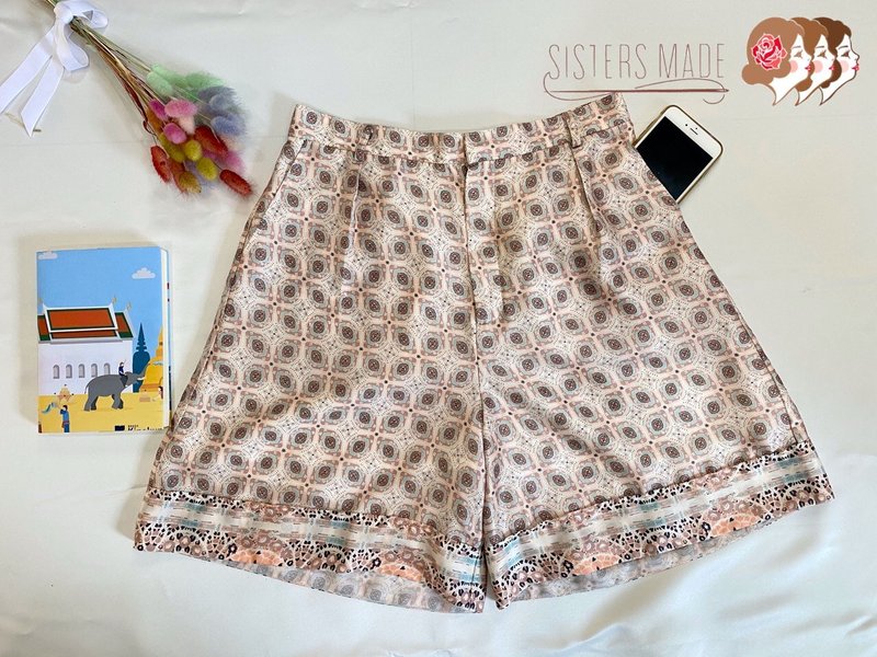 Women satin shorts with 2 pockets in cream color - 女装短裤 - 其他材质 多色