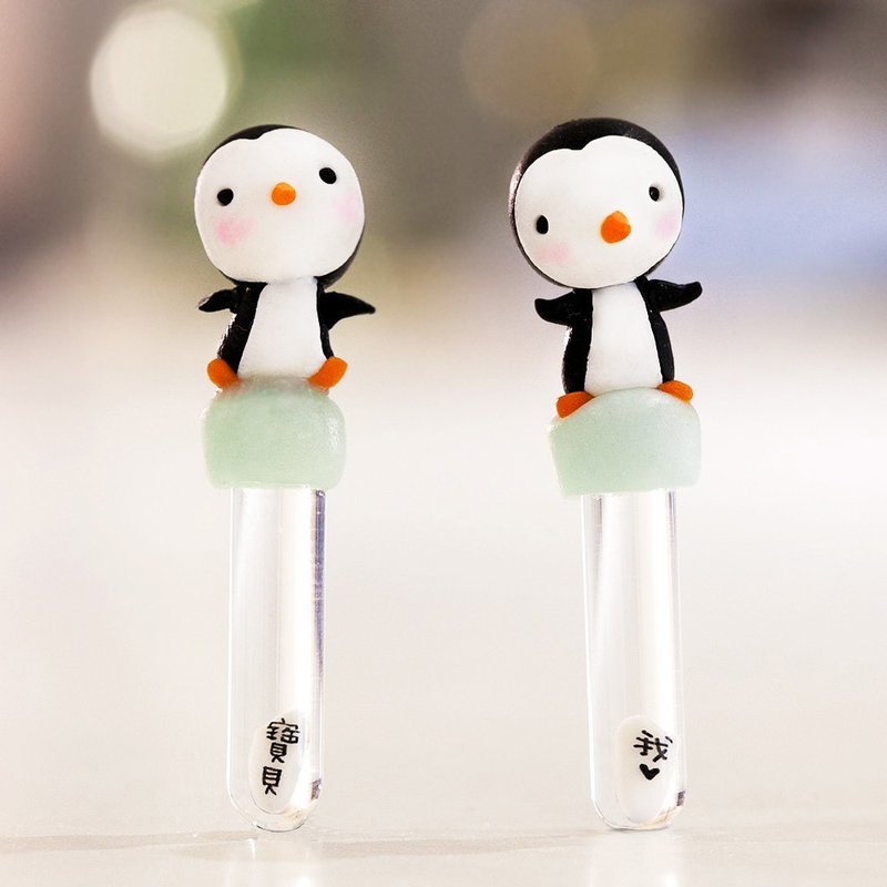 疗愈系软陶公仔 定制化刻字 浮冰上的小企鹅米雕项链 轻量防水 - 项链 - 陶 多色