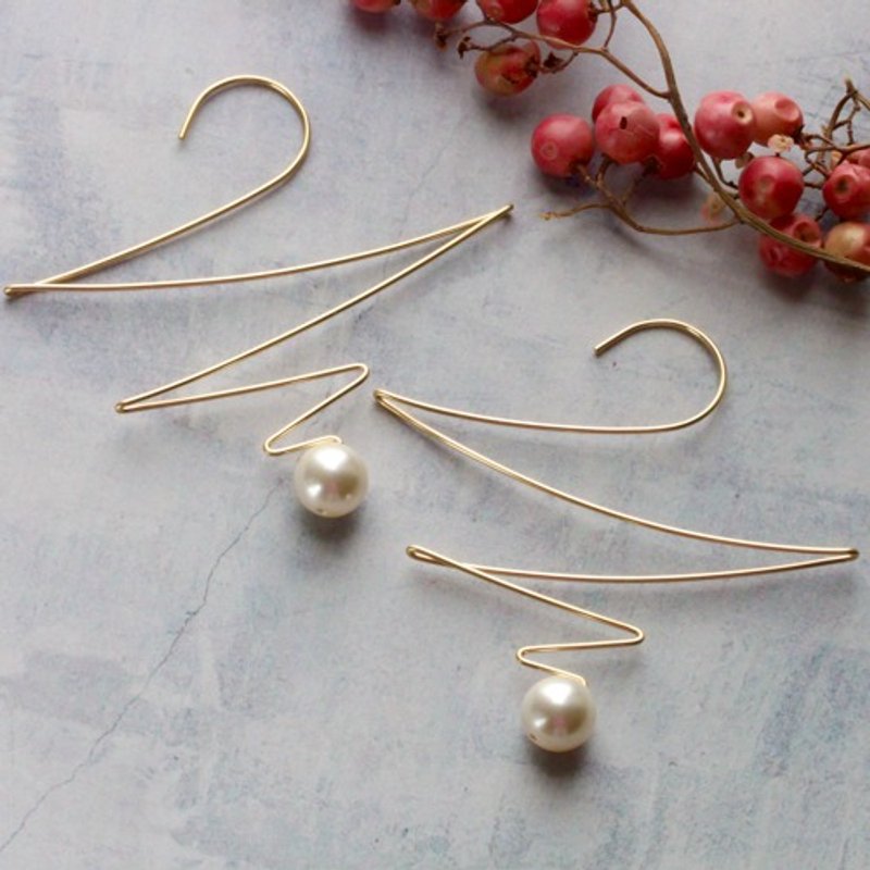 14kgf Swarovski Pearl zig-zag Pierce - 耳环/耳夹 - 其他金属 白色