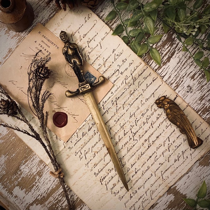 法国19世纪手工落款黄铜骑士造型手柄剑型拆信刀 - 剪刀/拆信刀 - 铜/黄铜 