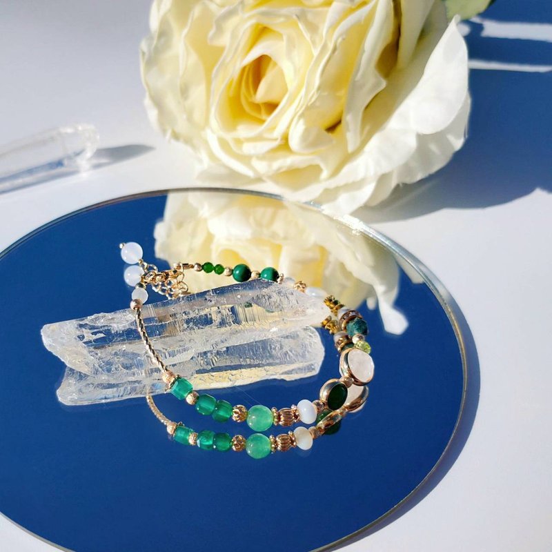 依山傍海的客栈。白玉 东菱玉 孔雀石 14K包金 水晶矿石设计手链 - 手链/手环 - 水晶 绿色