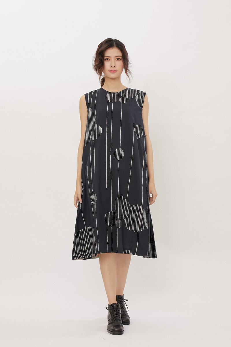 单侧折片洋装_深夜发芽声_公平贸易 - 洋装/连衣裙 - 棉．麻 多色