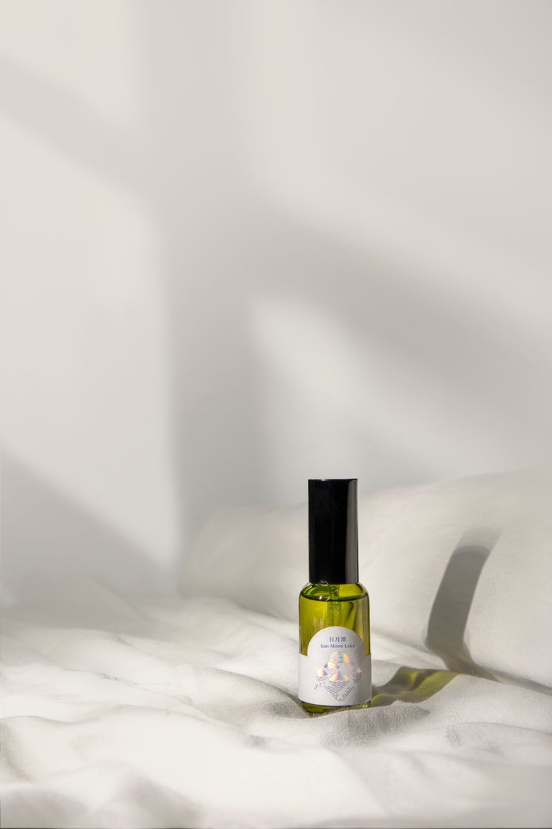 P.Seven 梦游台湾 枕香喷雾 日月潭 Sun Moon Lake - 蜡烛/烛台 - 玻璃 