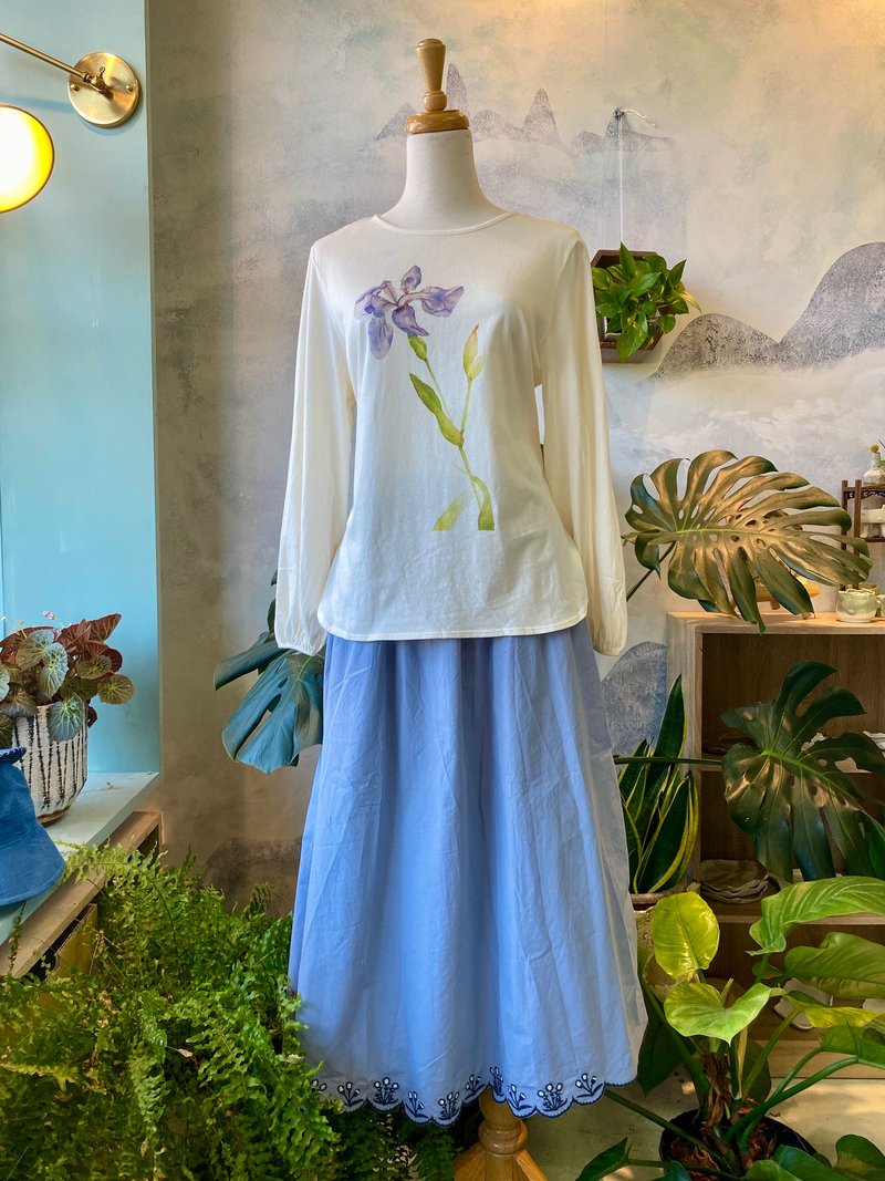 紫色鸢尾花 100%有机棉后绑带圆领 宫廷袖  两侧下摆收圆开衩设计 - 女装上衣 - 棉．麻 白色
