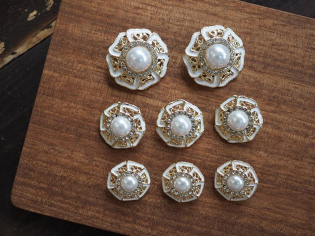 46019 Limited quantity Back hole 20mm 2 pearl metal buttons White - 其他 - 其他材质 白色