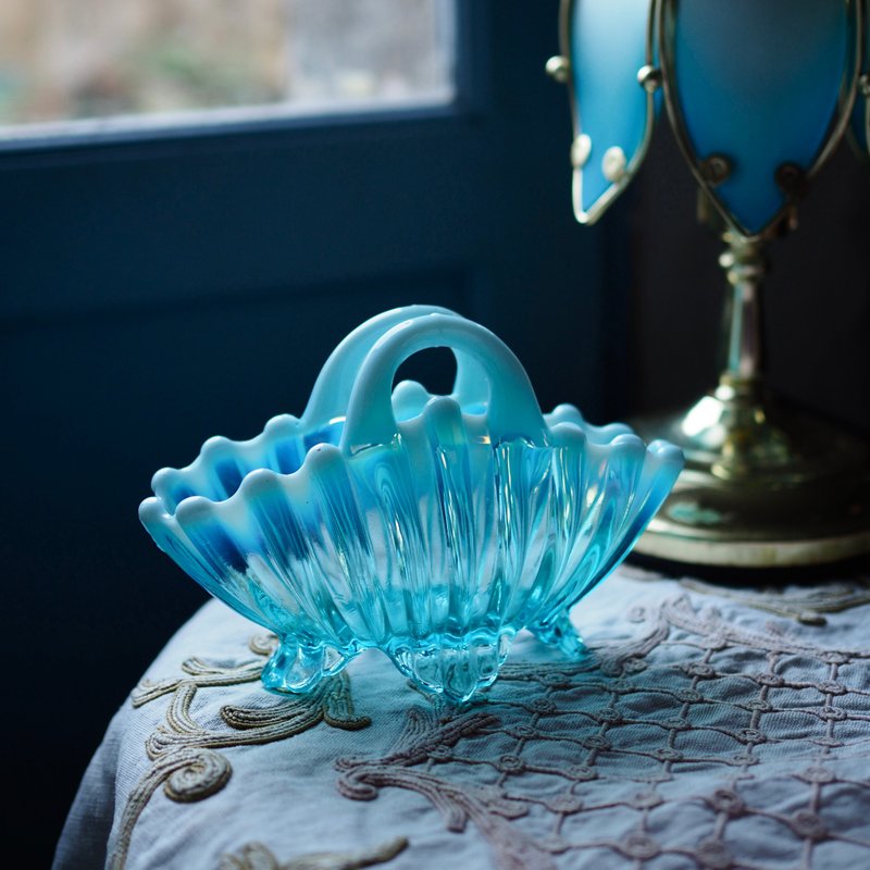 19世纪英国 George Davidson 乳光蓝色玻璃篮 / 维多利亚时期古董 - 花瓶/陶器 - 玻璃 蓝色