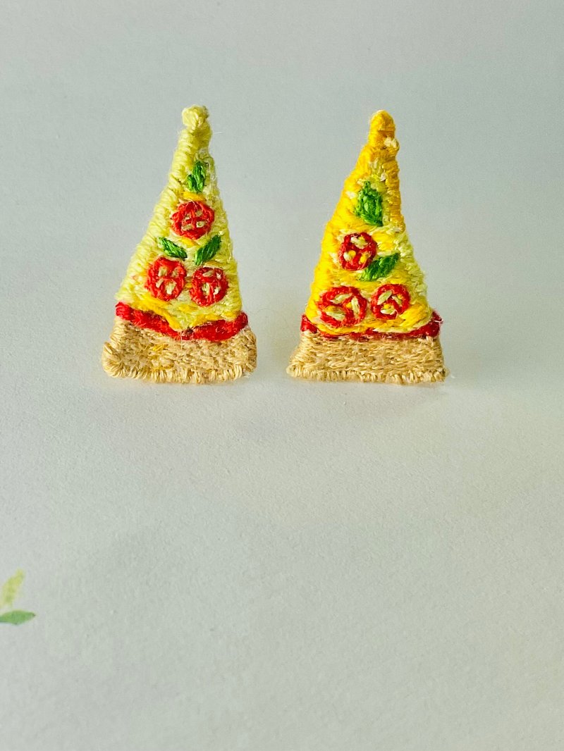 【现烤出炉】微瑕/手工刺绣玛格丽特起士披萨耳环B款/食物手作饰 - 耳环/耳夹 - 绣线 黄色