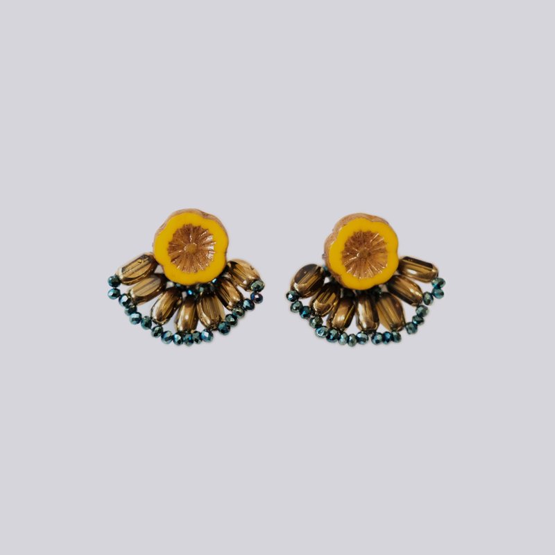 扇形花耳环 Fan Flower Earrings - 黄 耳针/耳夹 - 耳环/耳夹 - 玻璃 黄色