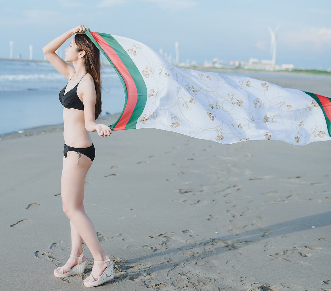 【秋冬新时尚】Unni华丽流苏亮缎丝巾 遮晒 挡风 披肩 scarf 围巾 - 围巾/披肩 - 聚酯纤维 白色