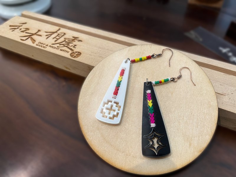 原民十字绣耳环 - 耳环/耳夹 - 压克力 多色