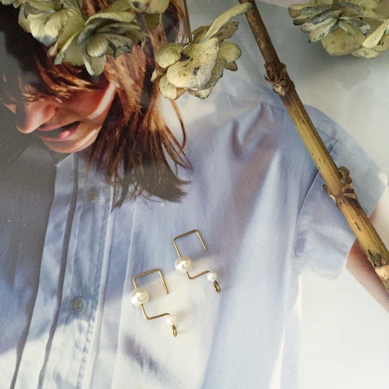 时光。方形仿珍珠黄铜耳环 - 耳环/耳夹 - 其他金属 金色