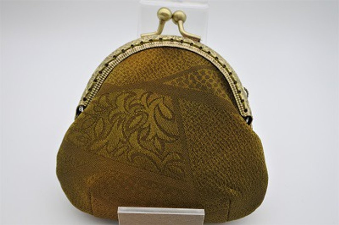 Gamaguchi made from kimono - 零钱包 - 棉．麻 卡其色