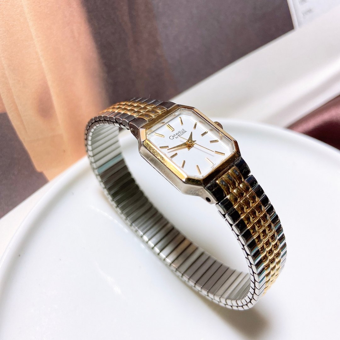 【西洋古董饰品】BULOVA CARAVELLE正常运作光泽银调整弹性手表 - 女表 - 贵金属 银色