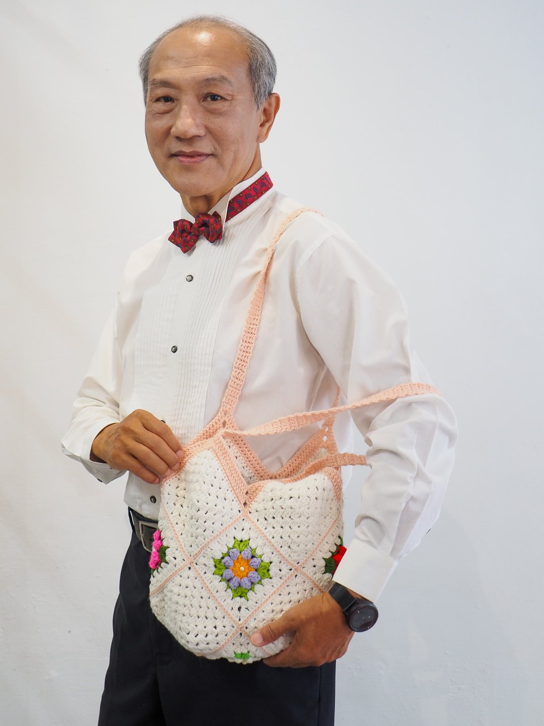 【阿嬷的巧心编织】纯手工粉白花砖钩针肩背包 - 侧背包/斜挎包 - 棉 白色