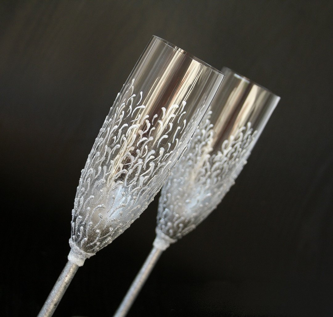 Champagne Wedding Glasses, Silver Glasses, Winter Wedding, Hand Painted set of 2 - 酒杯/酒器 - 玻璃 银色