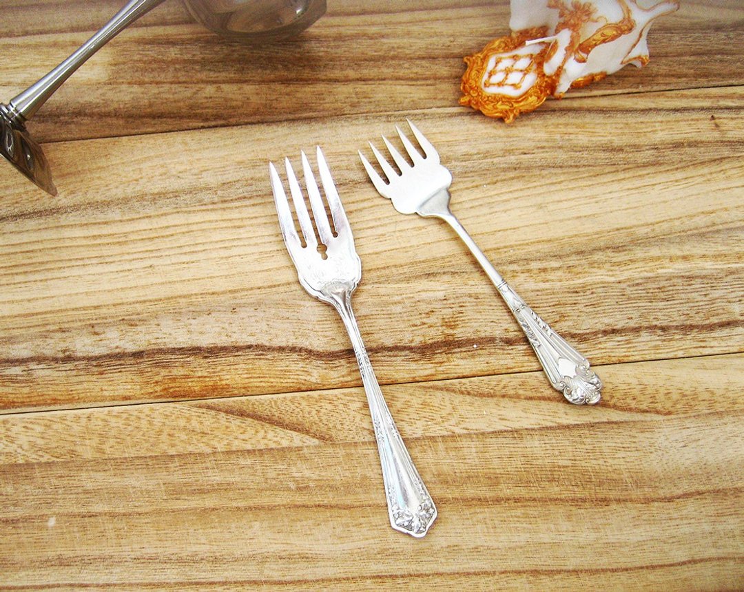 英国 美国制铜镀银夏栎雕花造型叉 甜点叉 餐叉 - 餐刀/叉/匙组合 - 铜/黄铜 银色
