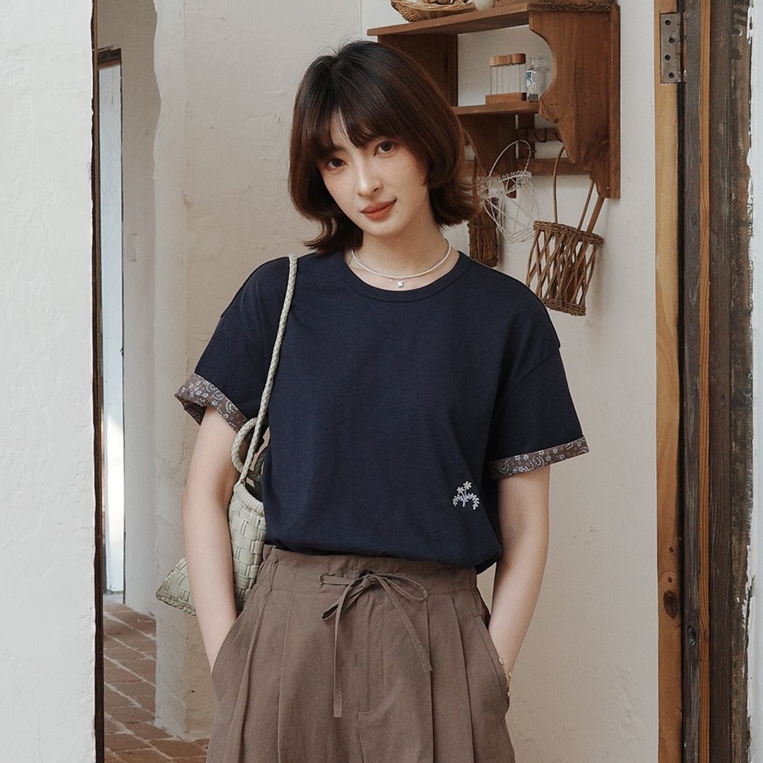 印花刺绣翻边 T 恤|T 恤 | 两色 | 夏款|Sora-2081 - 女装 T 恤 - 棉 多色