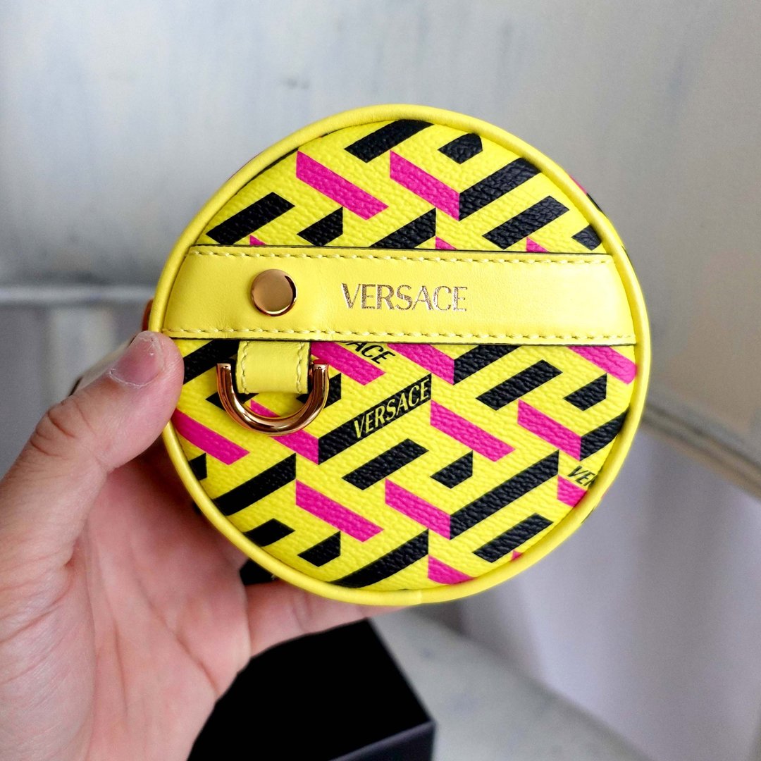 意大利名牌VERSACE 全新迷宫图案LOGO印花圆形真皮散纸包小物袋 - 零钱包 - 真皮 黄色