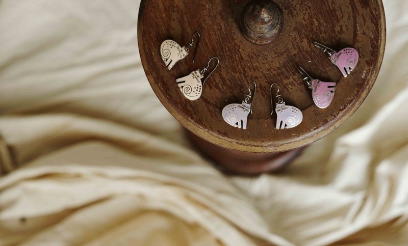 北欧杂货-Laural Burch经典猫咪珐琅古董耳环-KESHIRE CAT-粉紫 - 耳环/耳夹 - 珐琅 紫色