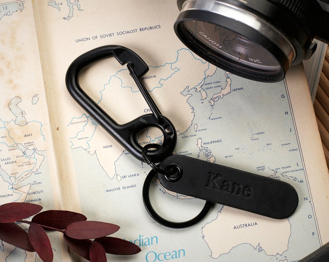黑色Carabiner Snap扣 带有个性化名称标签-黑色 - 吊饰 - 真皮 黑色