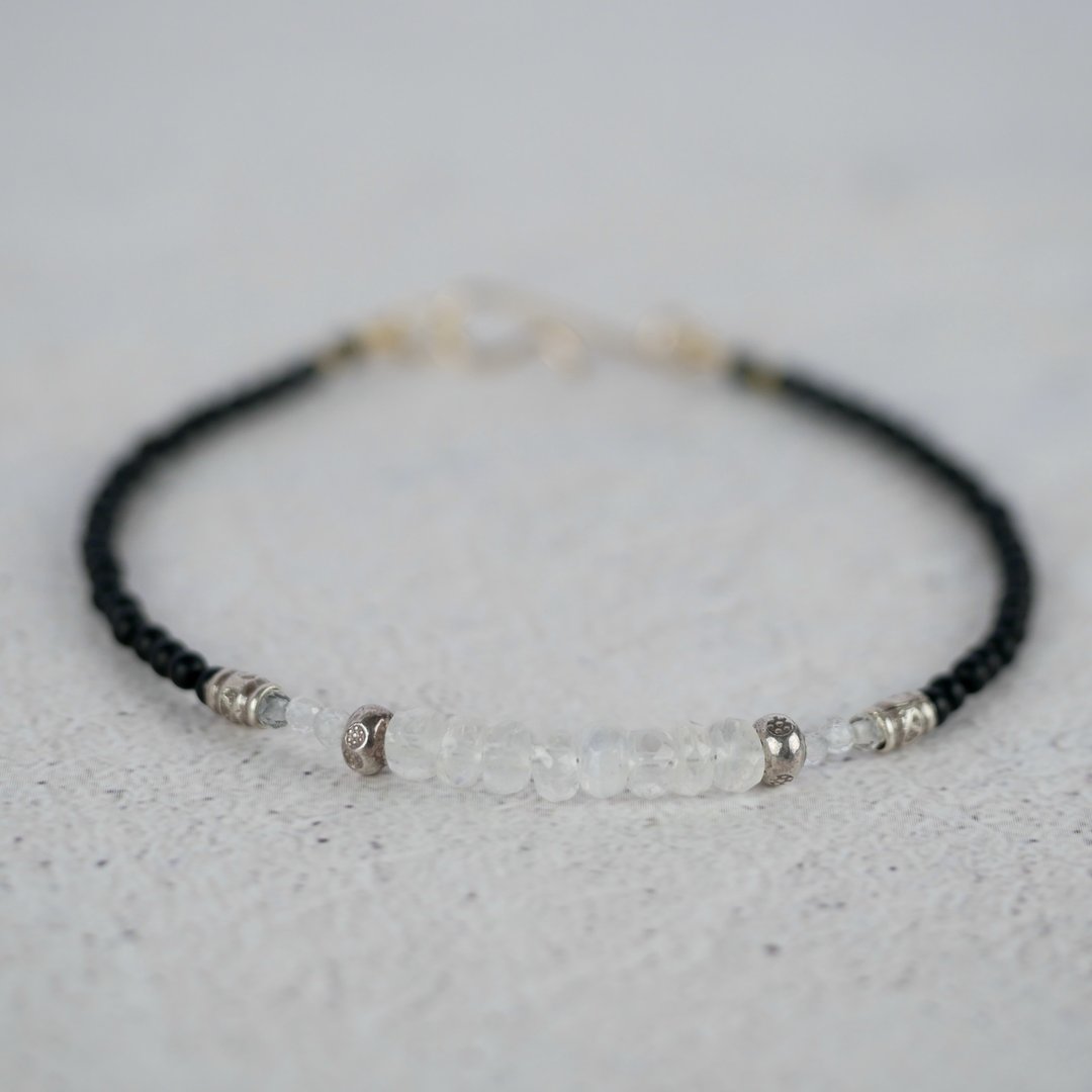 Blue moonstone&Black onyx Bracelet - 手链/手环 - 宝石 黑色