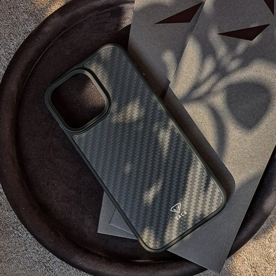 iPhone 16 Pro/ Pro Max case fully hemmed - 手机壳/手机套 - 碳纤维 黑色