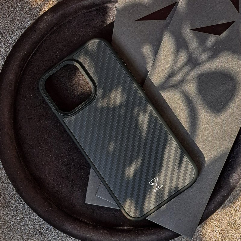iPhone 16 Pro/ Pro Max case fully hemmed - 手机壳/手机套 - 碳纤维 黑色