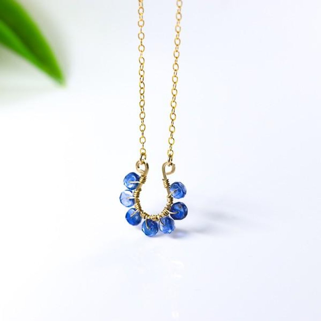 Horseshoe that catches good luck - 项链 - 宝石 蓝色