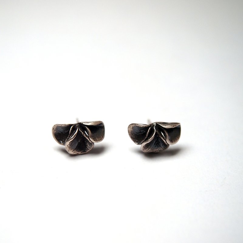 【Plant系列】 #a402 黑花瓣耳环(小)/ 925银/ 手工礼物/ 定制化 - 耳环/耳夹 - 银 黑色