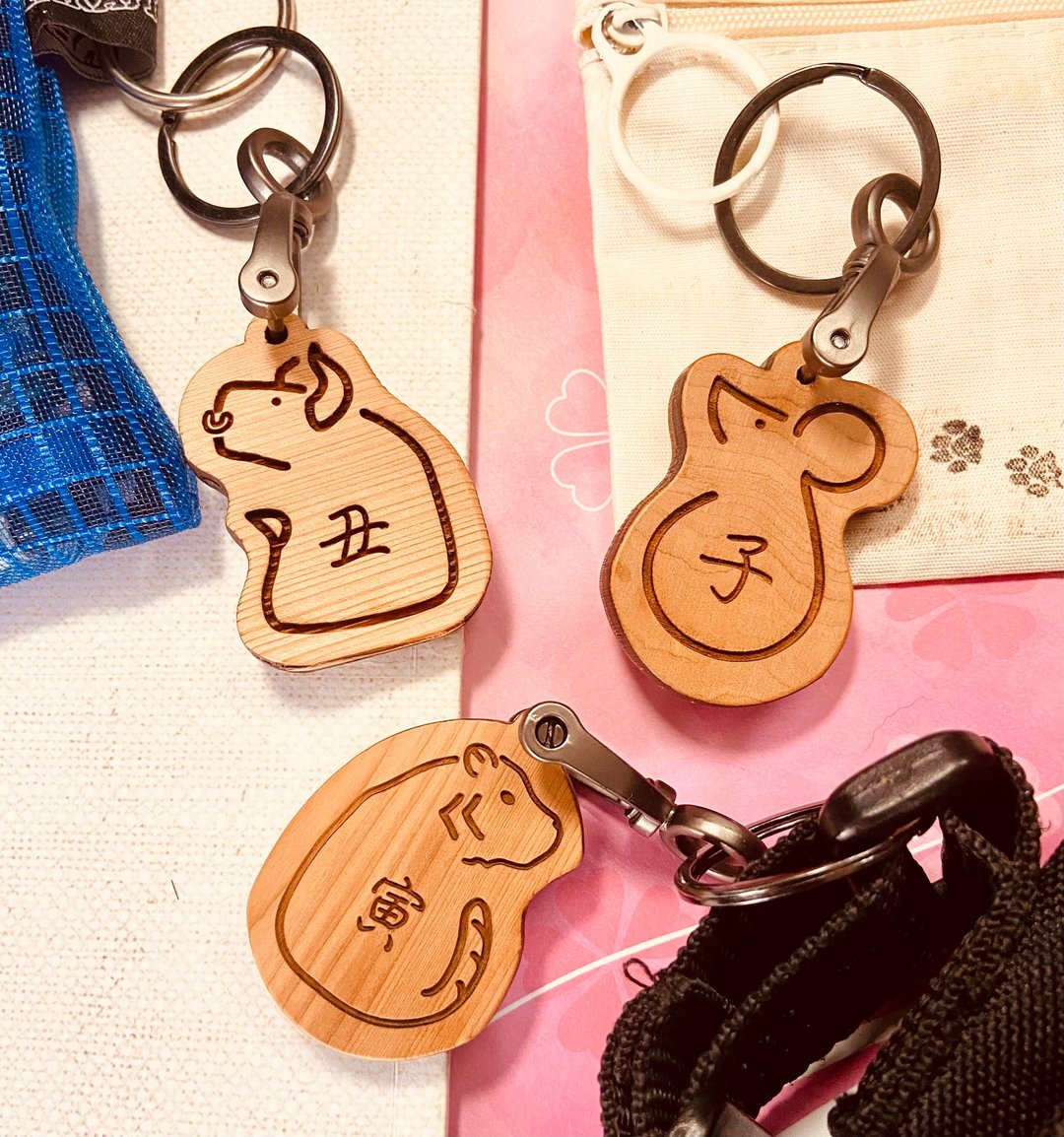 台湾桧木手工制作原创12生肖吊饰 双面图案 - 钥匙链/钥匙包 - 木头 