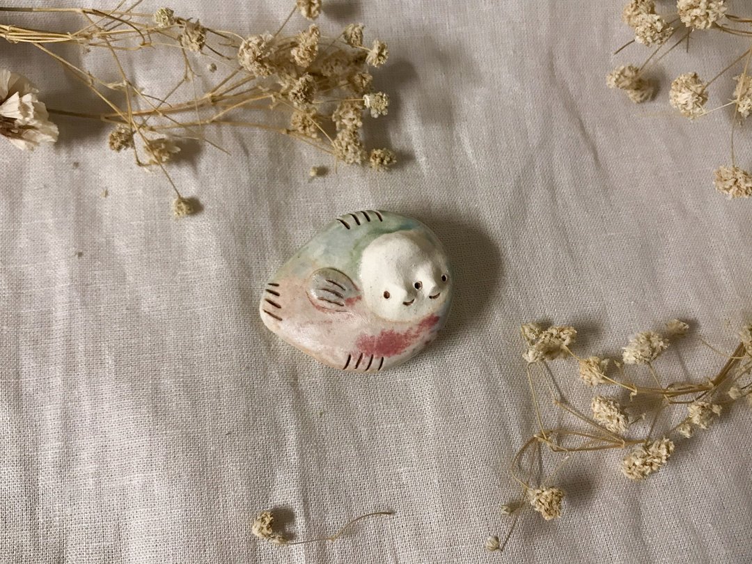 【拈泥】Pin Pin 喜欢你 (苏眉 Soulmate) 绿色混紫色 - 胸针 - 陶 绿色